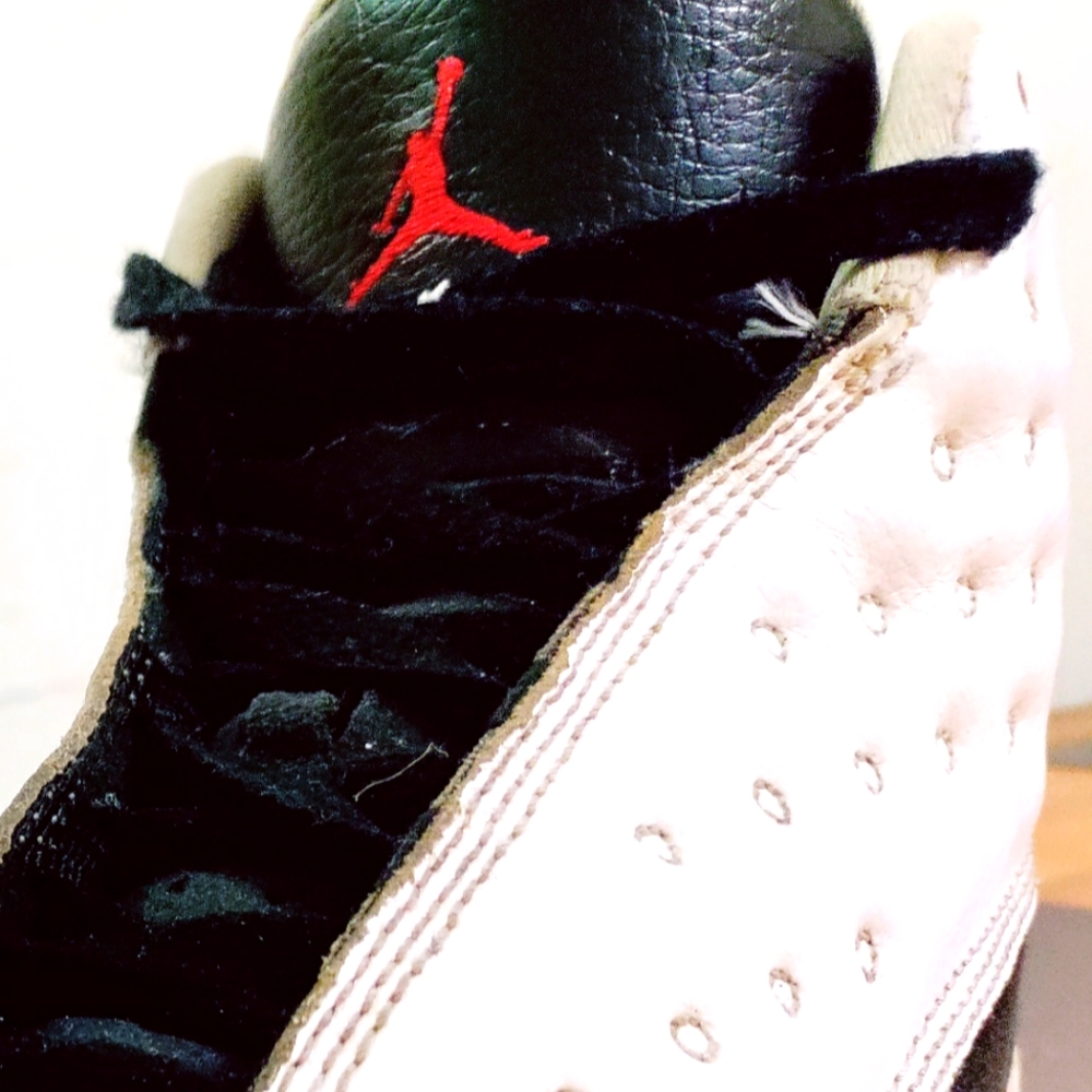 🔥🔥 Jordans Size 6 Youth White / Black 🔥